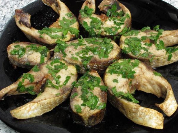 Chefal la cuptor cu lămâie şi pătrunjel