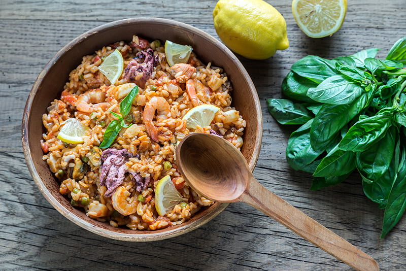Paella cu fructe de mare